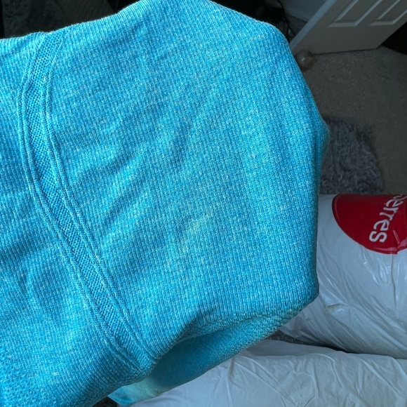 Lululemon T-shirt - Picture 3 of 3